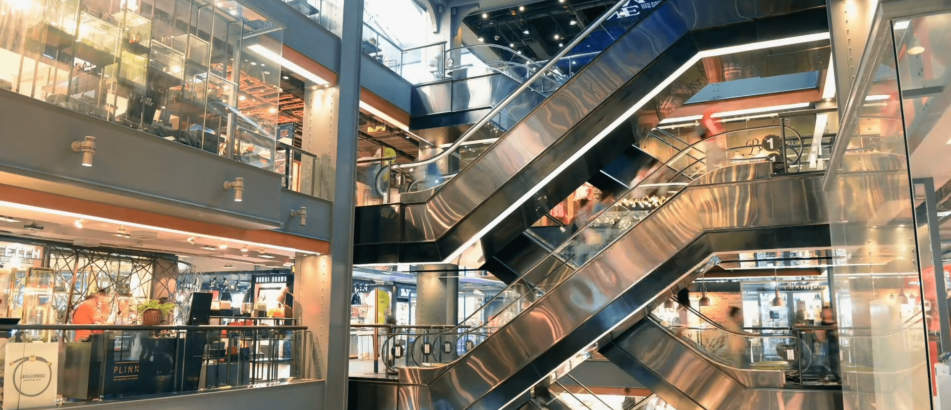 Board for Retail - Demo Video Preview Image, a still from the video where many people move through a shopping mall