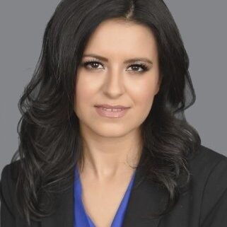 cassandra mares headshot